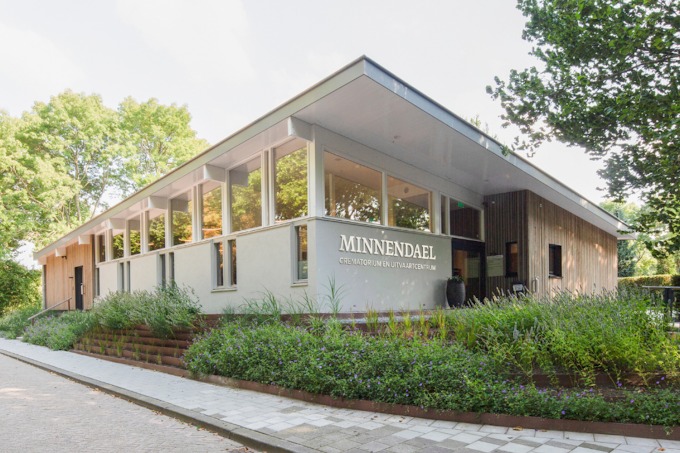 Crematorium en uitvaartcentrum Minnendael, gezien vanaf de entree